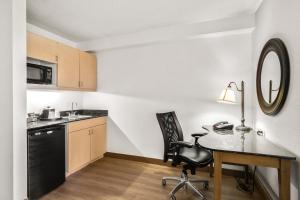 King Studio Mobility Accessible room in Hotel Atlantic Beach