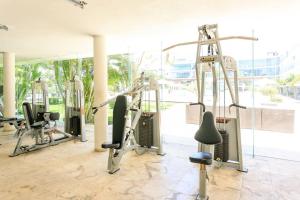 Spacious Magia Condo Steps to the beach & 5th Ave