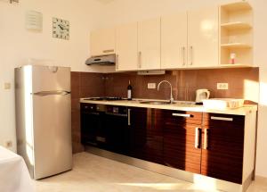 One-Bedroom Apartment with Balcony and Sea View room in Apartments Majić