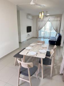 TuR15 SPlCE 10pax 4room Private House - 4-star hotels in Bayan Lepas
