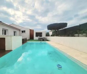villa calme au milieu des vignes avec piscine - Péret