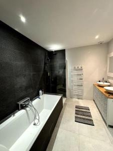 Maisons de vacances Villa familiale avec piscine chauffee : photos des chambres