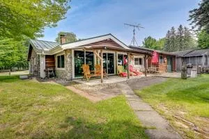 Gladwin Lakefront Cottage with Deck, Grill! - Gladwin