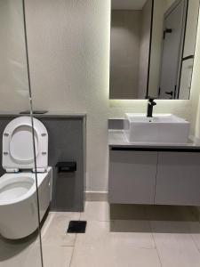 MAG 960 Stylish Luxury Apartment 6 Minutes to Burj Khalifa with Complimentary Guest Welcome Pack