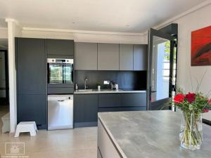 La Gacélyte Piscine privée joli bas de villa