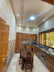 Private Villa, 7 min to Center,Overlooked
