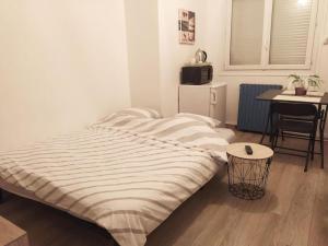 Appartements Petit Nid Urbain Proche RER, 25min Paris Centre Chambre privee et SDB privee independante : photos des chambres