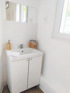 Petit Nid Urbain Proche RER, 25min Paris Centre Chambre privée et SDB privée indépendante
