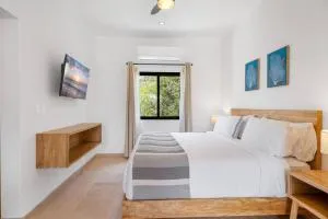 Pineda Suite # 202 with parking and housekeeping - El Centenario