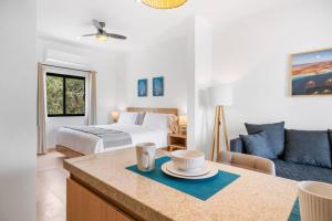Pineda Suite # 202 with parking and housekeeping