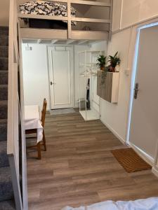 Studio with 3 beds- 20 min from London Bridge and Gatwick Airport