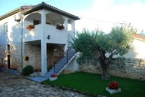 Apartments Mira - Tar