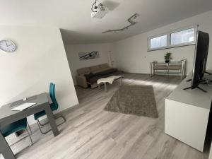Moderne Souterrain Wohnung in zentraler Lage