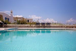 Kastro Shared Pool Suites
