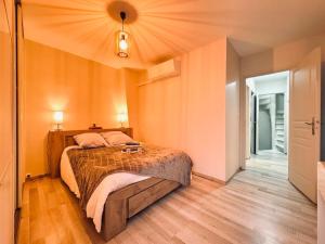 Maisons de vacances Le Montadou avec Roof Top - local velosmotos - netflix - climatisation : photos des chambres