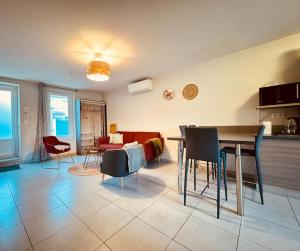 Maisons de vacances Le Montadou avec Roof Top - local velosmotos - netflix - climatisation : photos des chambres