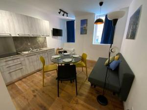 Elegante Bilocale tra Stazione e Centro Storico