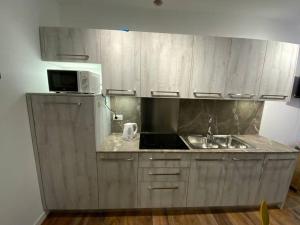 Elegante Bilocale tra Stazione e Centro Storico