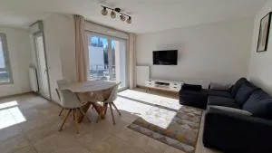 Modern and Comfortable 2-bedroom apartment near the center - Cheserex