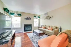 1 Mi to Downtown Reno Spacious Home with Deck! - Omira