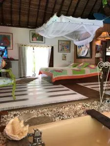 Polynesian Bungalow SEASHEL private bath, clim et piscine partagée - Moorea