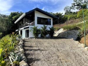 Refugio La Montaña, Costa Rica, Chic Retreat and Pool