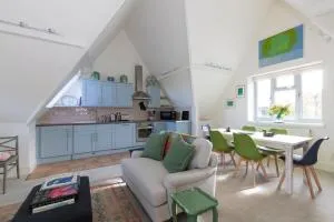 Charming Cotswold Loft - 拜伯里