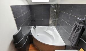 Appart moderne proche plage avec terrasse et climatisation