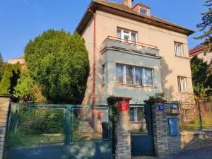 Apartment in house with private parking and garden - Praga