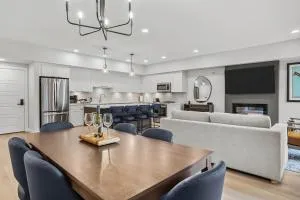 Perfect 3 bed-2 bath Top Floor Hot Tub Heated Pool Gym - Seebe