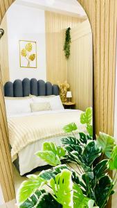 5 Star Shore Residences MOA Luxury Suite with Bayview Pool Access