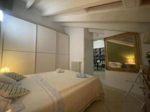 Milano-Como Elegant with AC e WIFI front station