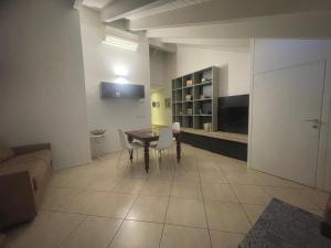 Milano-Como Elegant with AC e WIFI front station