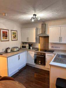 BrightCentral Apartment With Parking