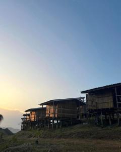 ม่อนดาวเดือนแค้มป์ปิ้ง ถนนลอยฟ้าแพร่