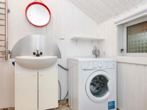 6 person holiday home in Ebeltoft-By Traum