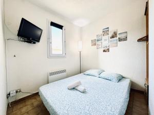 15 min à pieds de la mer- piscine privée- place de parking privée