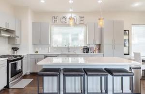 NEW, 3 Bedrooom Townhome In Downtown Houston Near Stadiums and Med Center