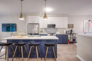 BRAND-NEW LUXURY SUITE in DOON SOUTH, min to 401 - Кіченер