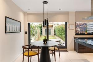 Elegant & Spacious House close to Center