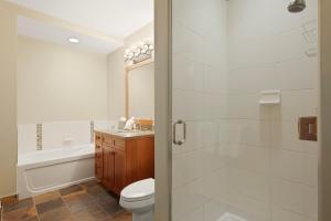 Pinecone Perch Capitol Peak Lodge #3227