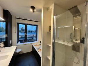 Elegant & Spacious House close to Center