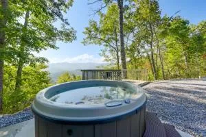 1 Mi to Nantahala River Mtn-View Retreat! - Stecoah