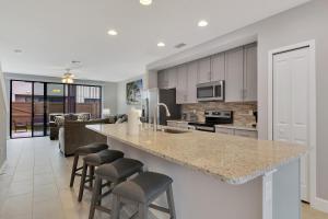 Spectacular! Townhome 9 Miles to Disney World!