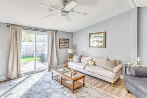 Home with Fishing Dock Access in Ocean Isle Beach! - 沙洛特