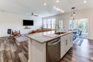 5 Mi to Bethany Beach Resort-Style Gem with Pools!