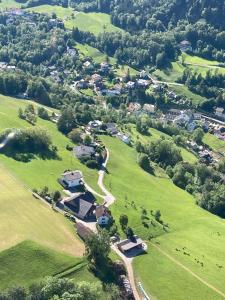 Stadtbauernhof Salzburg - Ferienwohnung - Gut Unterleithen - farm & the city