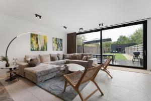 Modern & Spacious House with Wellness