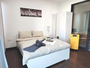 Almas Suites Poolview Netflix 100mbps BySTAY