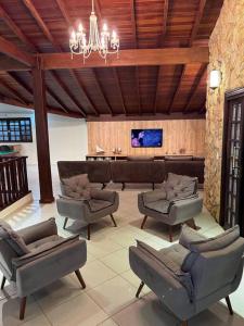 Casa adorável com 6 quartos, piscina, sauna, lareira e academia